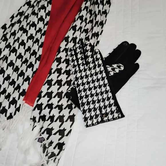 London Fog Red and Black Houndstooth Scarf and Gloves Set - Picture 4 of 17